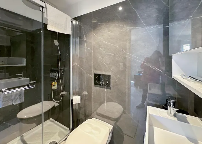 Tivoli 4 - Renovated 2 Bedrooms Appartment, Monaco Border, 5mn From Casino Monte Carlo *
